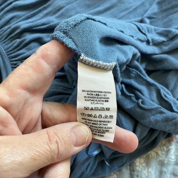 Free People Cold Shoulder Asymetrical Top Size XS Bell Sleeves Oversized - Picture 9 of 9